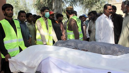 В Пакистане смотритель суфийского храма Абдул Вахид убил 20 прихожан