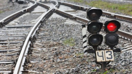 В Румынии около города Петрошани 8 апреля сошел с рельсов грузовой поезд, погибли два машиниста