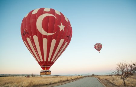 В Турции 9 апреля разбился воздушный шар с туристами, имеются жертвы