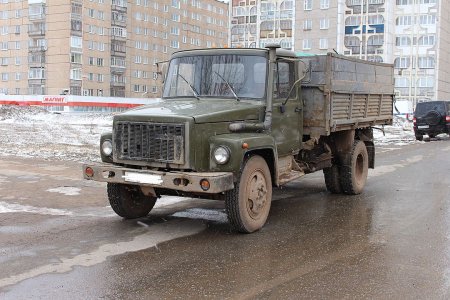 В Ижевске на улице Автозаводской 21 апреля грузовик раздавил коляску с 2-летним ребенком, пока отец был в баре