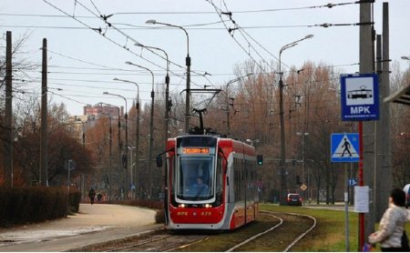 На востоке Москвы 22 апреля неизвестные обстреляли трамвай № 11 из автомобиля‍