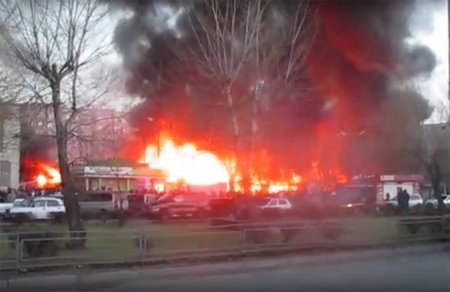 В Минусинске Красноярского края 25 апреля произошел крупный пожар на рынке «Заречный». ФОТО, ВИДЕО