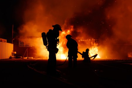 В Уфе в ночь на 26 апреля сгорело летнее кафе на улице Черниковской. ФОТО, ВИДЕО