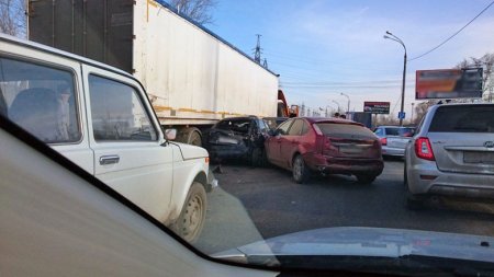 В Жигулевске Самарской области на трассе М5 «Урал» 27 апреля произошло ДТП с 14 автомобилями. ВИДЕО, ФОТО