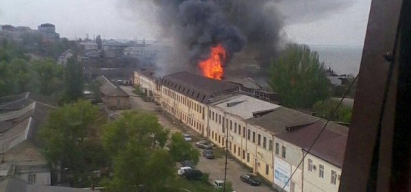 В Махачкале полностью ликвидировали пожар на заброшенных складах