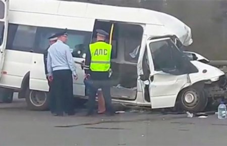 В Подмосковье на трассе М-2 «Крым» 2 мая произошло ДТП с микроавтобусом, погибли 2 человека