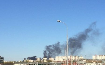 В Москве на улице Буракова 6А 3 мая произошел пожар на складе с матрасами. ВИДЕО