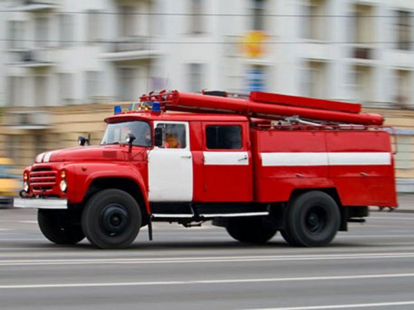 Во время пожара на западе Москвы пострадали два человека