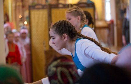 Видео с танцами и акробатикой в храме в Перемышльском районе Калужской области взорвало соцсети