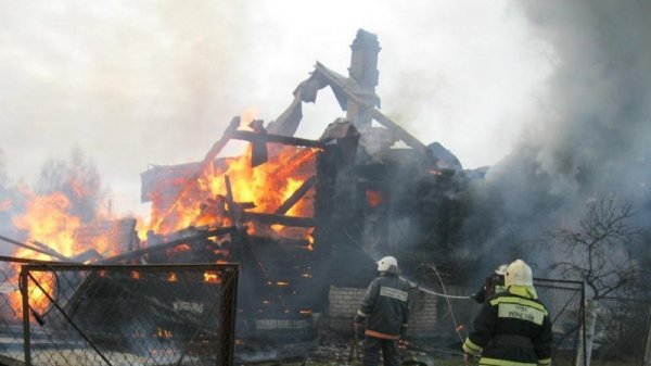 В Ленобласти в пожаре сгорели супруги-пенсионеры