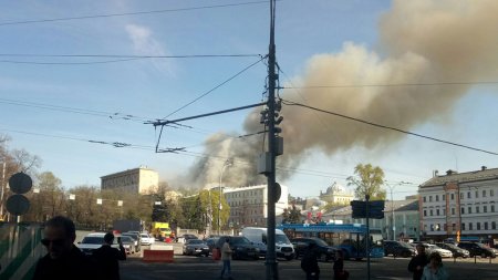 В Москве 5 мая произошел крупный пожар в здании на Лубянском проезде, движение ограничено. ВИДЕО, ФОТО