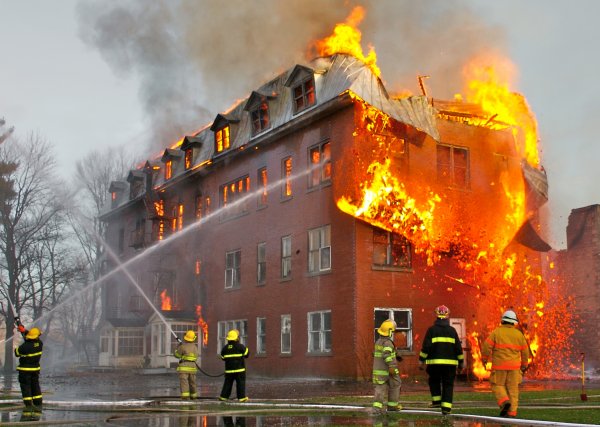 В Киеве крупный пожар вспыхнул в Лукьяновском СИЗО