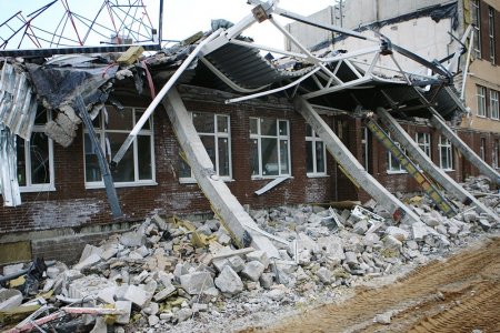 Под Санкт-Петербургом 7 мая в поселке Мурино произошло частичное обрушение строящейся школы, есть жертвы