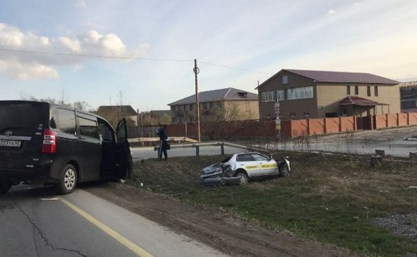 В Южно-Сахалинске произошло столкновение трех машин на перекрестке