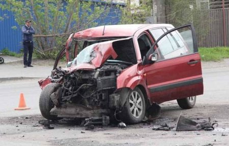 В Кургане 10 мая произошло ДТП с пассажирским автобусом ПАЗ и легковушкой Ford Fusion, есть пострадавшие. ФОТО, ВИДЕО