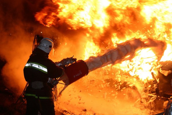 В Ростовской области горел склад с кондитерскими изделиями