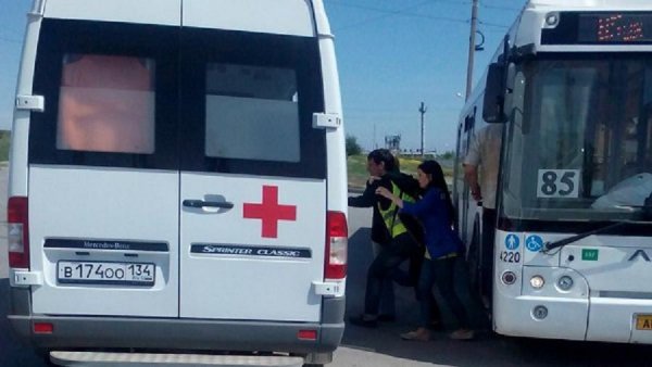 В Волгограде автобус «ЛИАЗ» протащил пассажирку за зажатую дверью ногу несколько метров