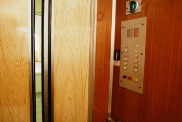 В Красноярском крае шутка в лифте стала причиной смерти мужчины