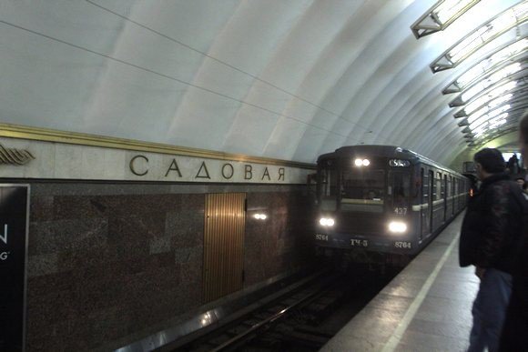 В переходе на станцию метро «Садовая» скончался пассажир
