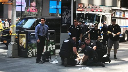 В США на Таймс-сквер в Нью-Йорке автомобиль протаранил толпу людей. ФОТО, ВИДЕО