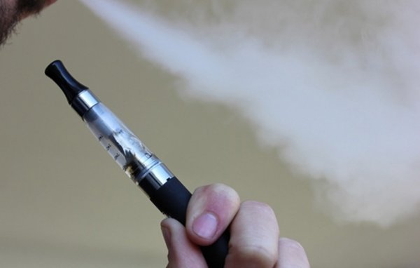В Москве школьник пострадал от взрыва электронной сигареты во рту
