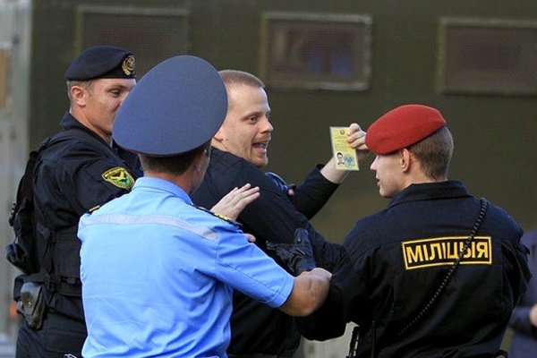 В Минске обнаженный мужчина предлагал прохожим и милиционерам заняться с ним сексом