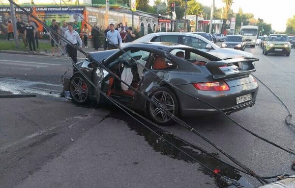 В Ростове в ДТП с Porsche Carrera пострадали четыре человека