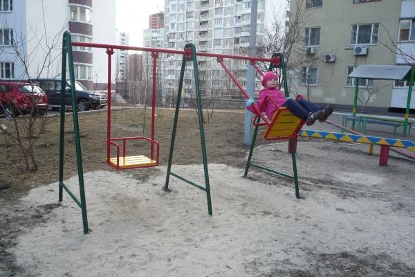 В Подмосковье на детской площадке погибла 8-летняя девочка