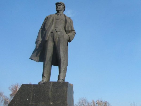 В Приамурье подростки с антикоммунистическими взглядами надругались над памятником Ленину