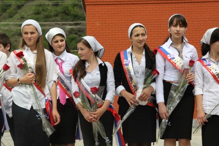 Рамзан Кадыров решил запретить проведение выпускных вечеров в зданиях школ