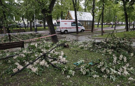 Ураган 29 мая в Москве: 8 человек погибли и 69 пострадали, список пострадавших, телефоны горячей линии