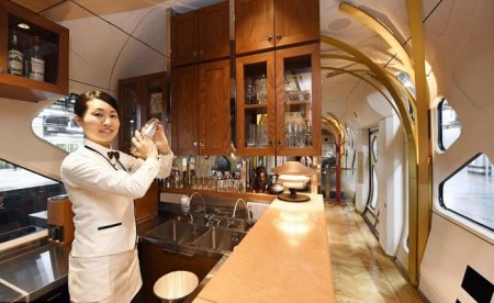 Билет на поезд по цене автомобиля: в Японии запустили поезд класса люкс Shiki-Shima