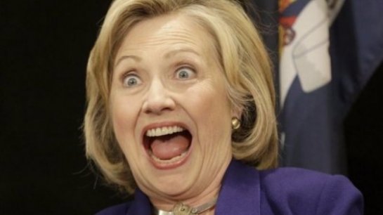 Хиллари Клинтон перевоплотилась в сумасшедшую бабку