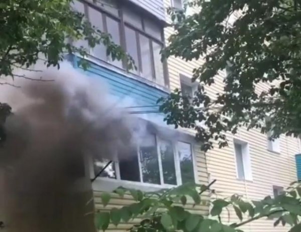 Молния спровоцировала пожар в доме во Владивостоке
