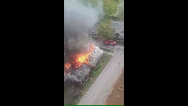 В Кирове сгорело два частных дома