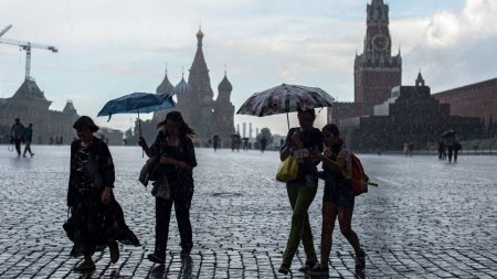 Погода в Москве: в понедельник в столице может выпасть до 20% месячной нормы осадков