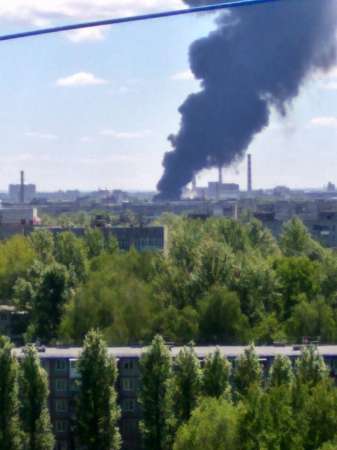Пожар на складе горюче-смазочных материалов в Ярославле 9 июня 2017 года. ФОТО, ВИДЕО