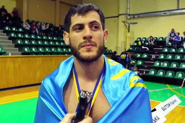 Разыскиваемого чемпиона ММА Амриева передали чеченской полиции