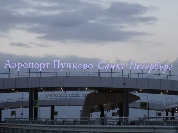 Четырехлетней девочке придавило пальцы в аэропорту Пулково
