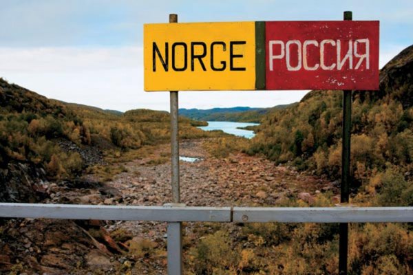 ФСБ на границе РФ с Норвегией задержала мигрантов из Марокко
