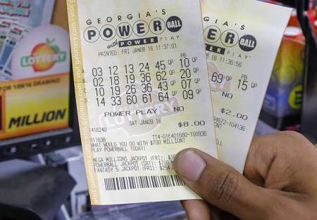 В Калифорнии неизвестный выиграл в лотерею Powerball почти полмиллиарда долларов