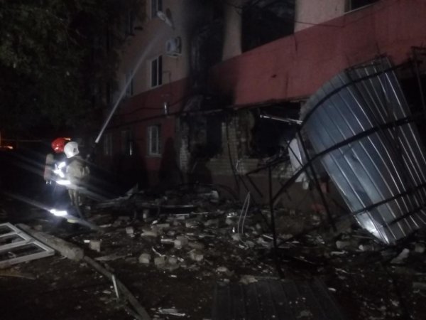 В Оренбурге по улице Томилинской из-за пожара обрушилось здание