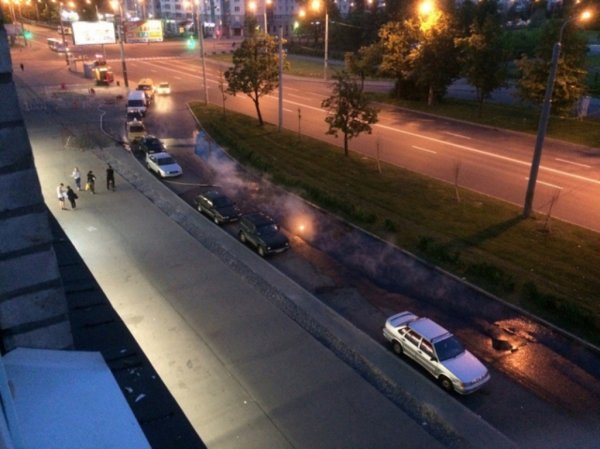 Во Владивостоке автомобильная дорога оказалась окутана паром