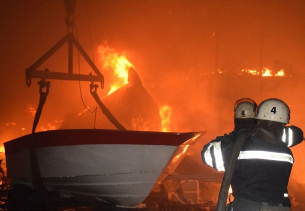 В Кировской области пожар в жилом доме тушили 20 человек