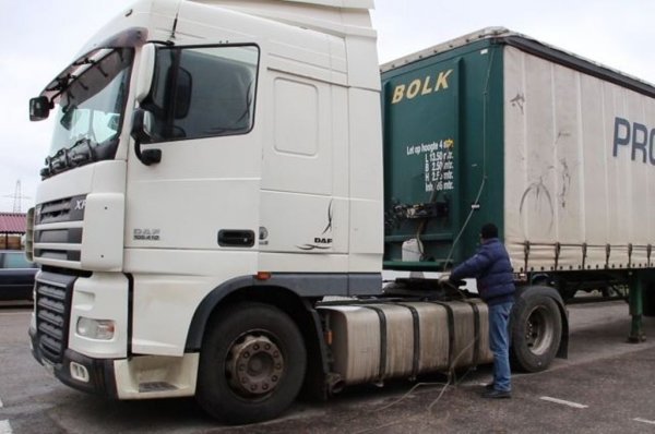 В Петербурге разыскивают белый грузовик предполагаемых террористов