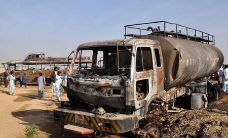В результате возгорания бензовоза в провинции Пенджаб в Пакистане погибли 140 человек. ФОТО, ВИДЕО