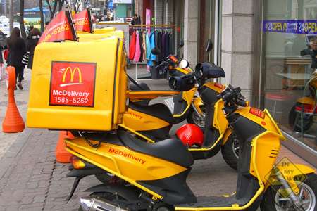 McDonald's 28 июня запустил в Москве сервис по доставке еды: в пилотном проекте участвуют 6 ресторанов