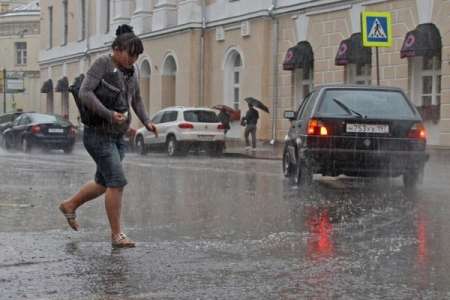 МЧС предупредило о резком ухудшении погоды в Москве до вечера 4 июля: ожидаются дождь, гроза и усиление ветра