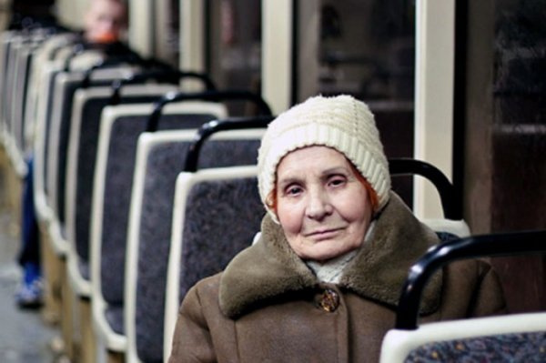 В Волгограде пенсионерка попала в больницу после падения в автобусе
