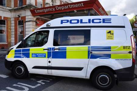 В Лондоне 25 июля неизвестные облили двух человек кислотой на улице Роман-роуд